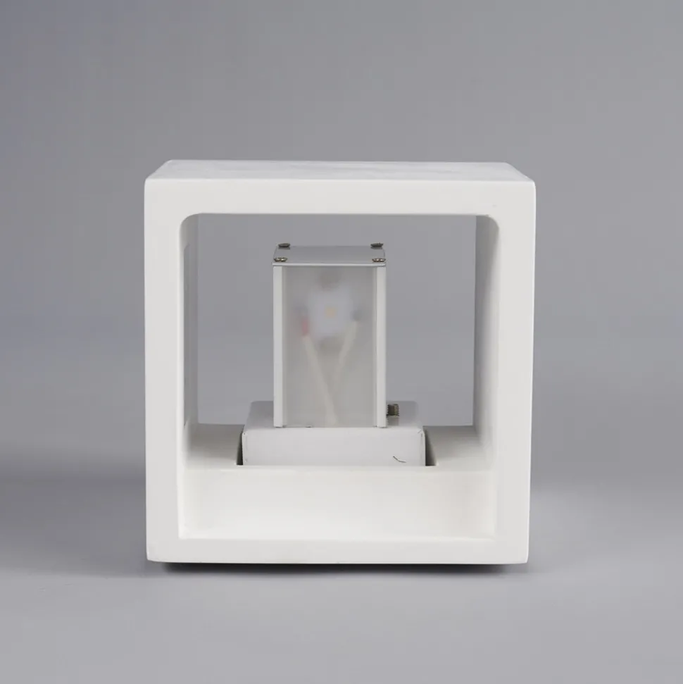 Kubeformet LED-vegglampe Marita laget av gips