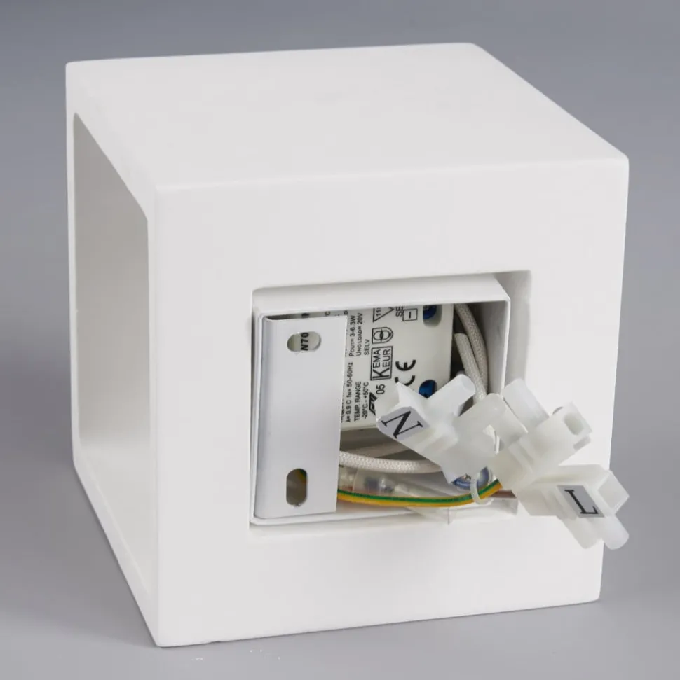 Kubeformet LED-vegglampe Marita laget av gips