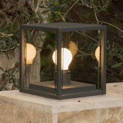 Kubeformet Nala sokkellampe i mørkegrått