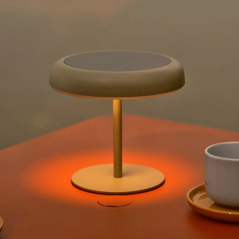 LED-bordlampe med solcellepanel og batteri Elmer, grønn, metall, IP44