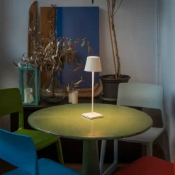 LED-bordlampe Toc med USB-lader, IP54, hvit