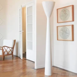 LED-gulvlampe Carrara med dimmer, hvit