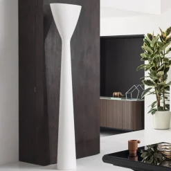 LED-gulvlampe Carrara med dimmer, hvit