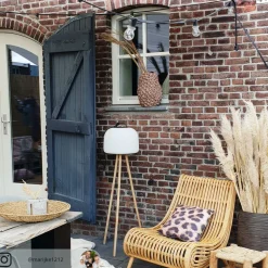 LED-gulvlampe Kettle Tripod i tre, skjerm 36 cm