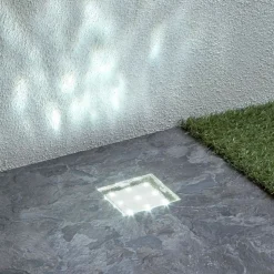 LED-gulvlampe Walkover, IP68 8x8cm, innfelt i gulvet