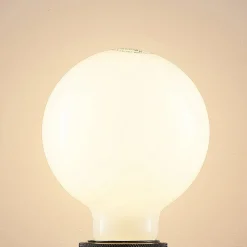 LED-pære E27 4W 2 700 K G95 globe dimbar opal 3stk