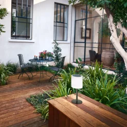 LED-solcellebordlampe Lesina, sandsvart/hvit