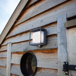 LED-solcellelampe Curtis med bevegelsessensor