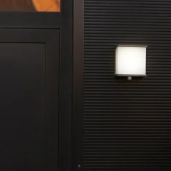 LED-solcellelampe Doblo med sensor, bredde 15 cm