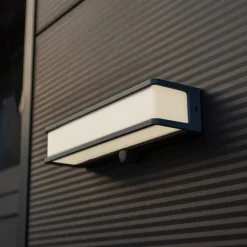 LED-solcellelampe Doblo med sensor, bredde 35 cm