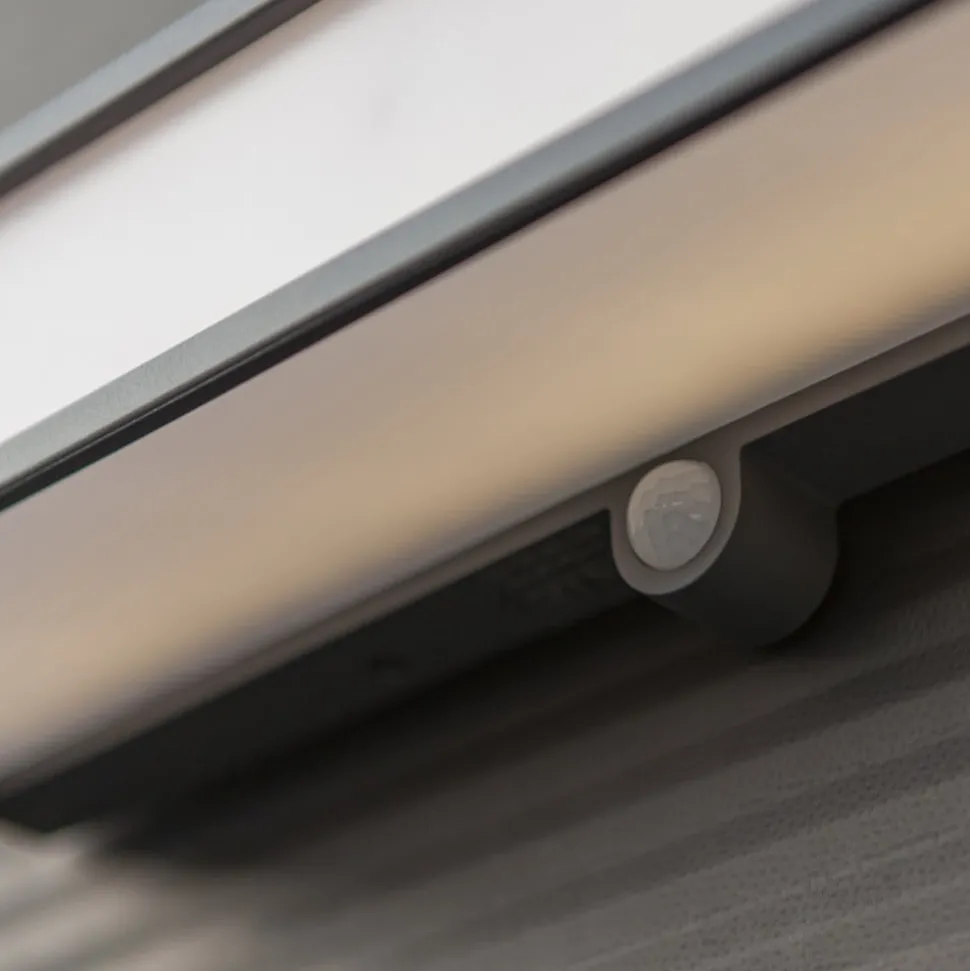 LED-solcellelampe Doblo med sensor, bredde 35 cm