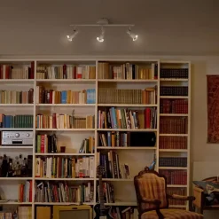 LEDVANCE LED-takspotlight GU10, tre pærer, hvit