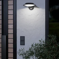 LED-vegglampe Cerrisi, bredde 10,5 cm, svart, sensor