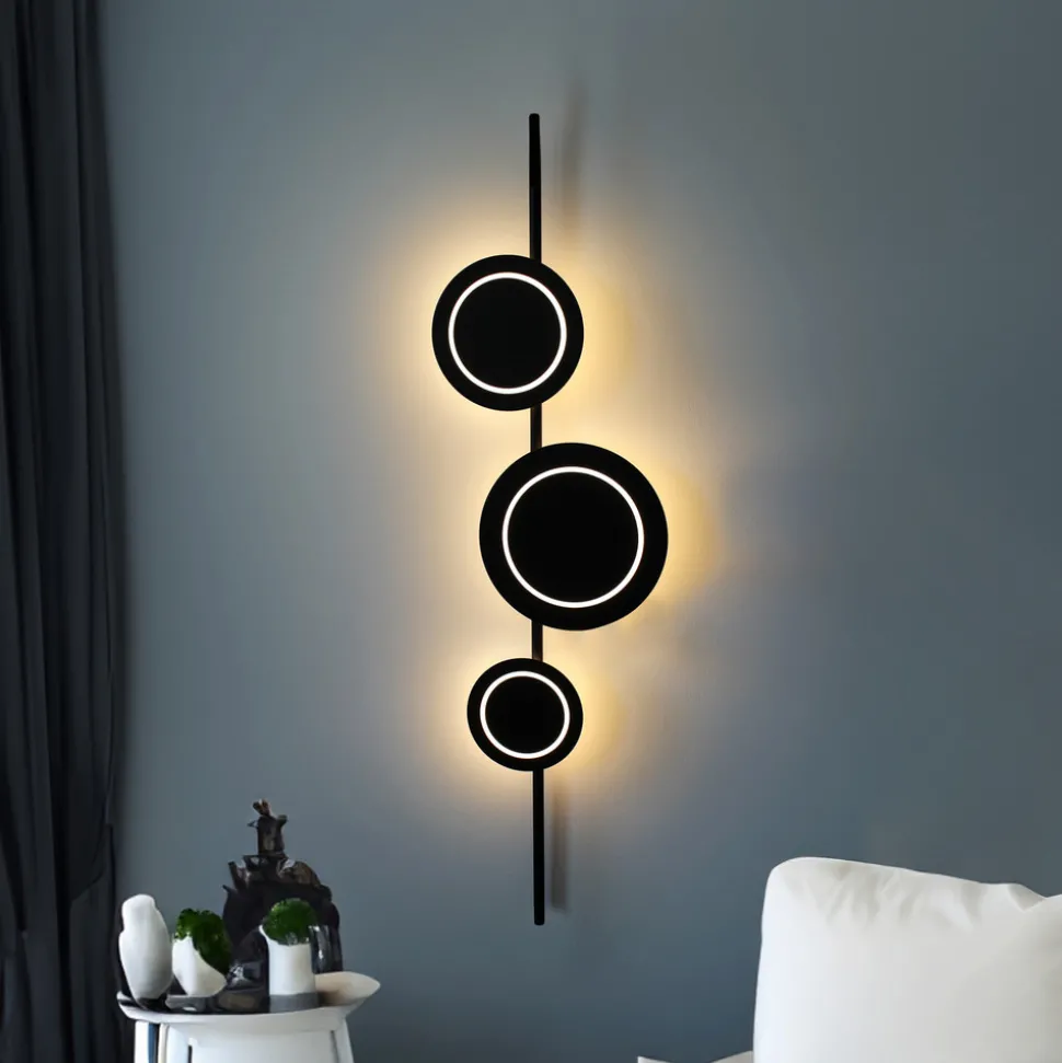 LED-vegglampe Planetarium, svart, høyde 120 cm, 3 lys i aluminium