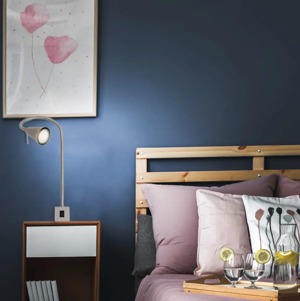 LED-vegglampe Tuso, nikkel, montering på seng, metall