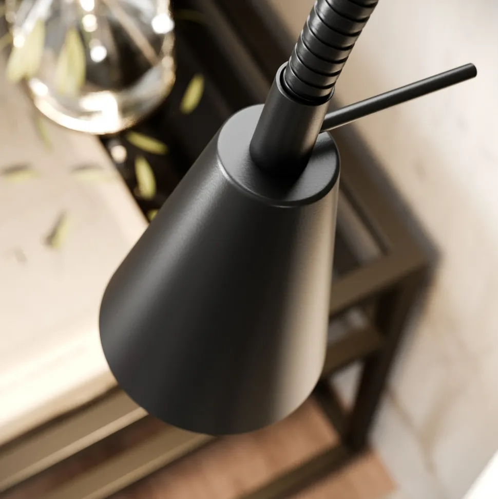 LED-vegglampe Tuso, svart, montering på seng, metall