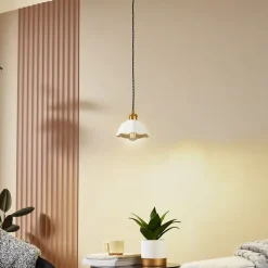 Lindby Annegret hengelampe, Ø 18 cm, keramikk, hvit/messing