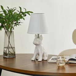 Lindby bordlampe Herry, hvit, keramikk, hund, 46,5 cm høy