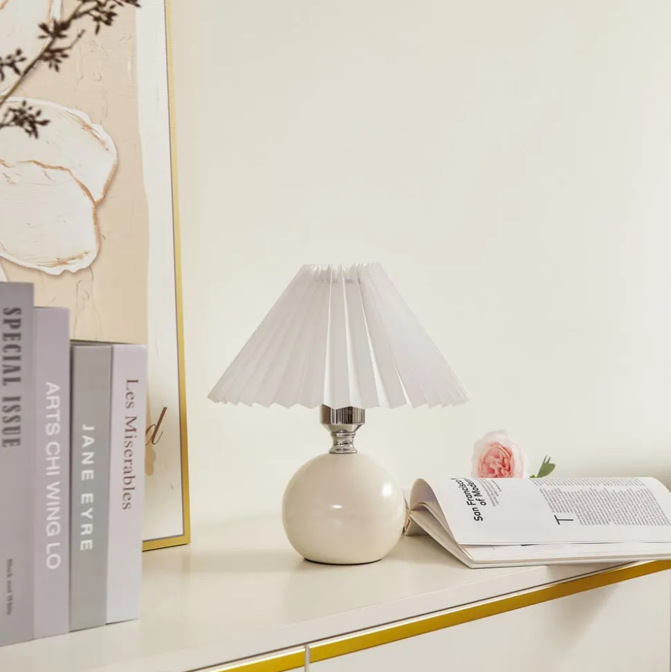 Lindby bordlampe Kerimi, keramikk, kremfarge