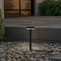 Lindby Brinca lampe med jordspyd, svart, PC, sensor