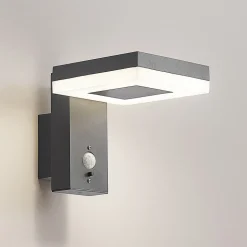 Lindby Laira utendørs LED-solcellevegglampe 15,5cm