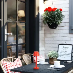 Lindby LED oppladbar lampe Gaja, rød, USB, IP44, RGBW, dimbar