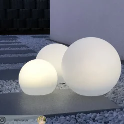 Lindby LED-solcellelamper Lago, sett med 3, kuler, jordspyd, hvit