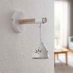 Lindby Pimana vegglampe med keramikkskjerm