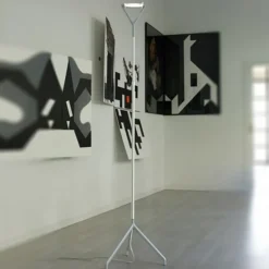 Lola - en multifunksjons stålampe