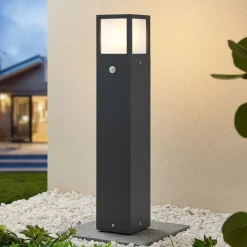 Lucande Dewari veilampe, bevegelsessensor, E27, 65 cm, IP54