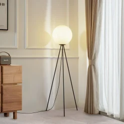 Lucande gulvlampe Kestralia, hvit, glass, Ø 35 cm, E27