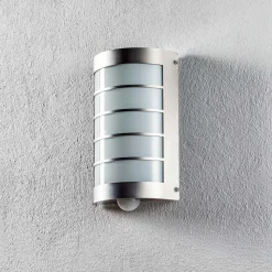 Moderne Marco 1 utendørs vegglampe med sensor