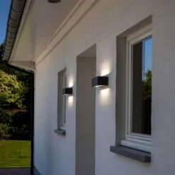Moderne, utendørs LED-vegglampe Nomra IP54