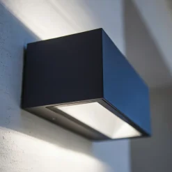 Moderne, utendørs LED-vegglampe Nomra IP54