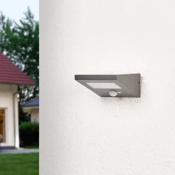 Nedoverlysende vegghengt utelampe Felin, solcelle