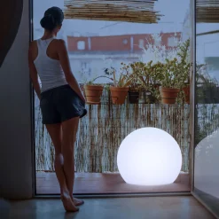 Newgarden Buly gulvlampe globe, Ø 60 cm