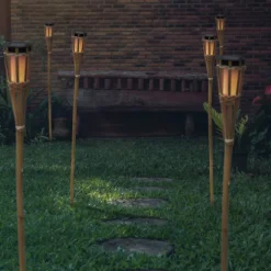 Newgarden Hiama LED solcelledrevet hagelampe laget av bambus