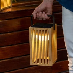 Newgarden Okinawa LED-solcellebordlampe av bambus