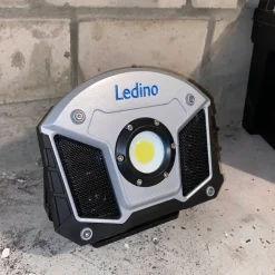 Oppladbar LED-lyskaster med horn og Bluetooth-funksjon