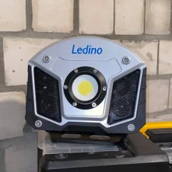 Oppladbar LED-lyskaster med horn og Bluetooth-funksjon