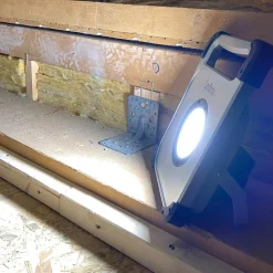 Oppladbar LED-spot Veddel 50 W + 3W ekstra belysning