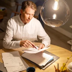 Philips Classic LED-pære E14 B35 4,3W klar 4.000K