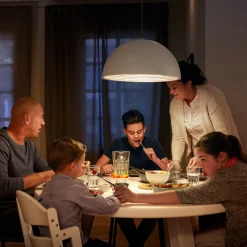 Philips LED-dråpepære E27 2,2W, varmhvit, opal