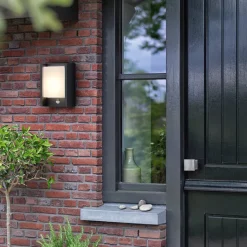 Philips utendørs LED-vegglampe Arbour Sensor 1 lyskilde. 2700 K