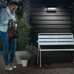 Philips utendørs LED-vegglampe Bustan Sensor, 4000 K