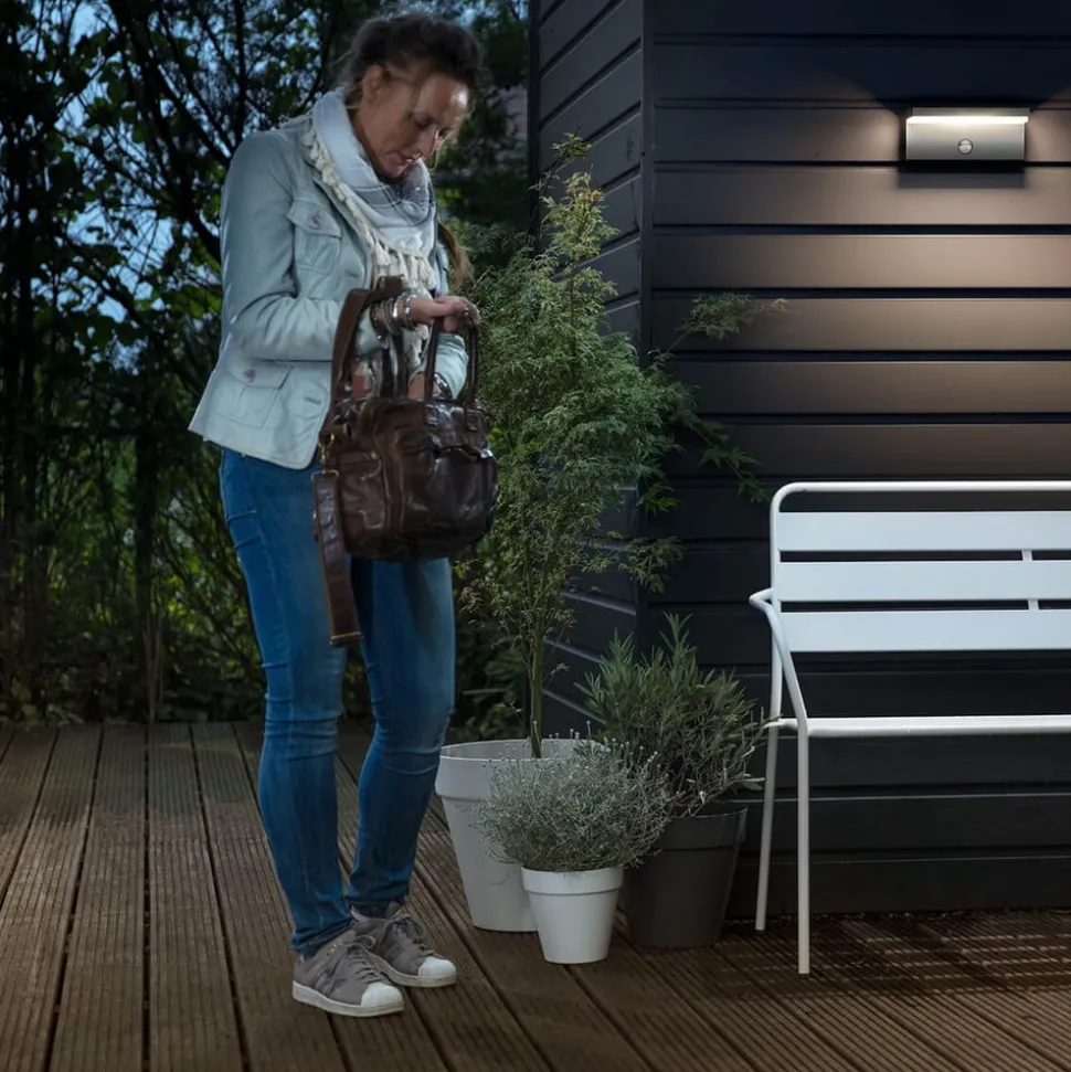 Philips utendørs LED-vegglampe Bustan Sensor 2700 K