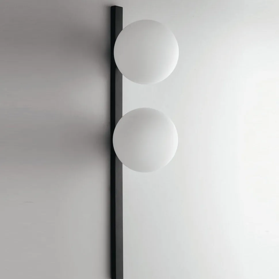 Pluto vegglampe, 2 lyskilder, svart/hvit, bryter