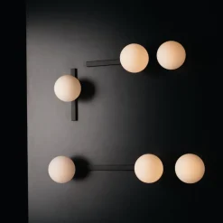 Pluto vegglampe, 2 lyskilder, svart/hvit, bryter