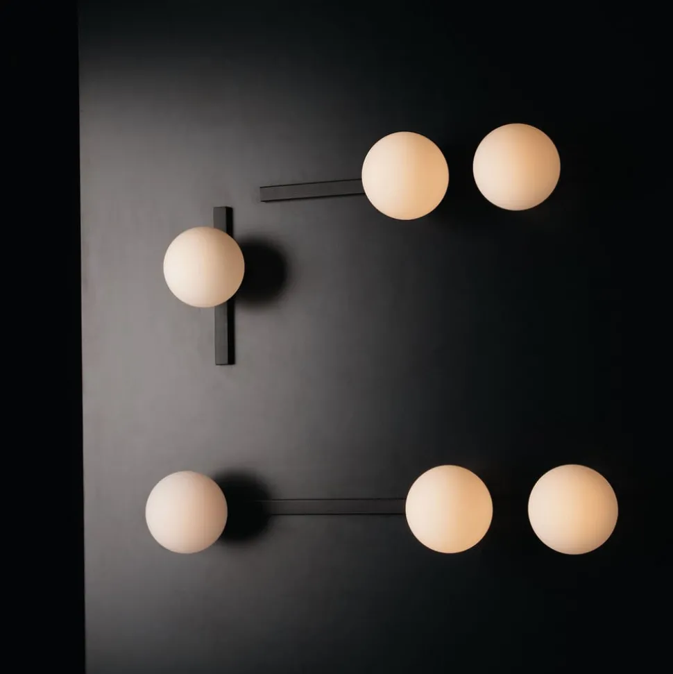 Pluto vegglampe, 2 lyskilder, svart/hvit, bryter