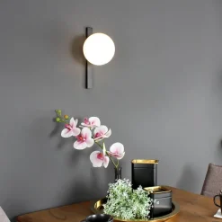 Pluto vegglampe, 1 lyskilde, svart/hvit, bryter